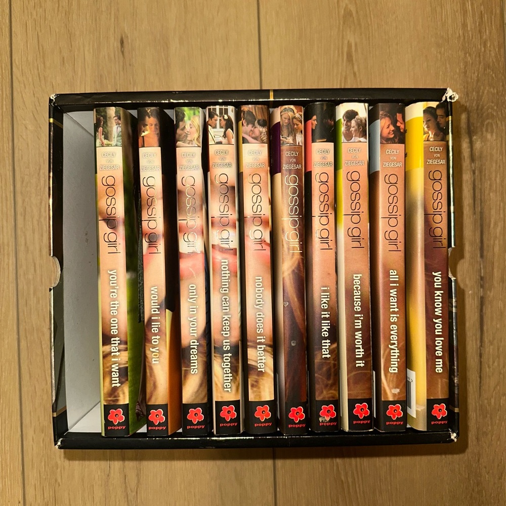 Gossip Girl Complete book Box Set